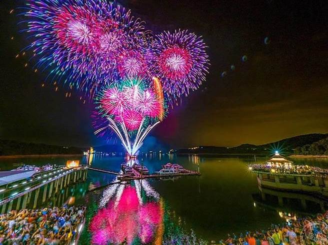 日月潭花火音樂嘉年華攝影展 2月19日台北大稻埕開展。（旅遊經提供）