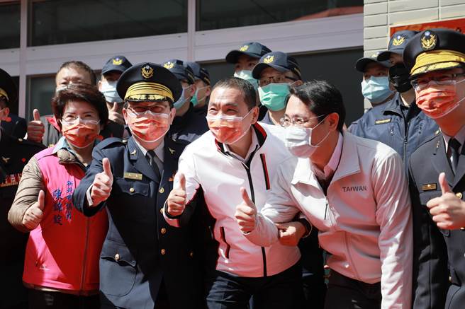 国光警消厅舍启用 侯友宜盼脚踏实地为民服务。（叶德正摄）
