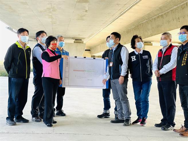 立委杨琼璎出面协调，神冈清洁队将迁至国4高架桥下。（陈淑娥摄）