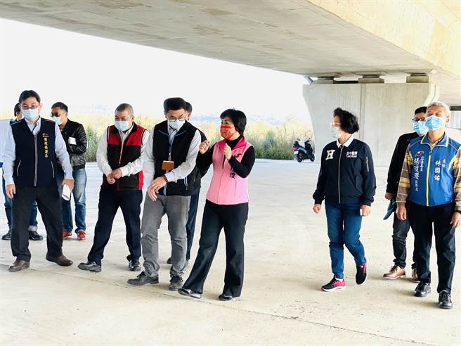 立委杨琼璎出面协调，神冈清洁队将迁至国4高架桥下。（陈淑娥摄）