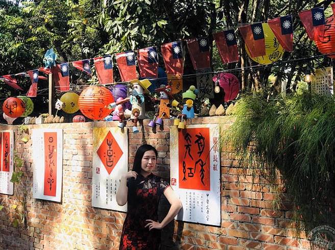 感受雾峰当地元宵风情 搭乘阿罩雾专车送活力牛小提灯(旅游经提供)