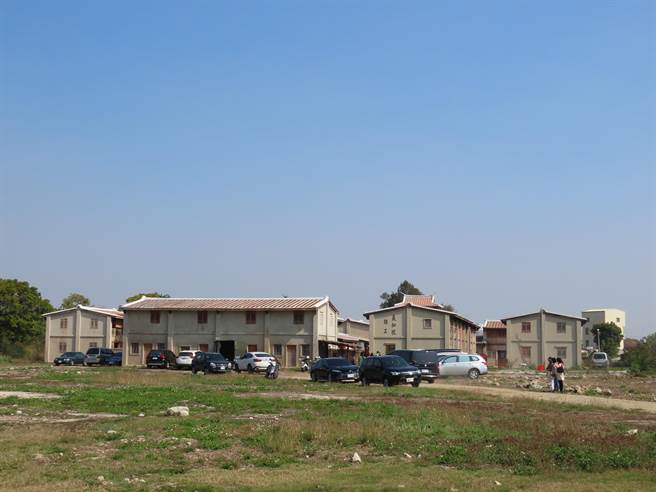 台南市政府将閒置的岸内打造成影视基地，继公视《傀儡花》剧组搭建的清朝街景，接下来还将建置大稻埕及医院场景，提供更多剧组拍摄。（庄曜聪摄）