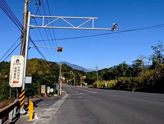 台21线埔里镇桃米坑路段，行驶车辆经常在下坡路段超速，南投交通队已规划区段测速设备，近期将上路，初期亦有交通宣导期。（南投县警局交通队提供／黄立杰南投传真）