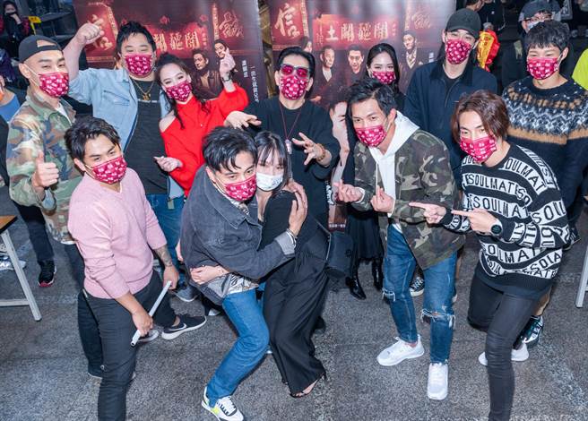 许多影迷到现场一睹剧组风采。（巧克丽娱乐提供）