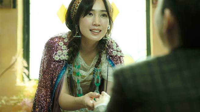 小薰在《揭大歡喜》扮演「塔羅牌仙女」。（海鵬提供）