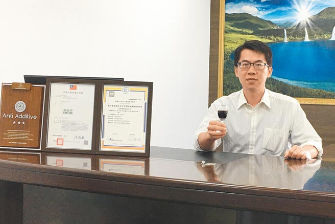 恩霖实业负责人吴奇昌推动「保健生活化」的预防胜于治疗观念。图／恩霖实业有限公司