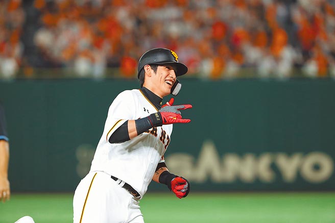 阳岱钢在热身赛吞下4张老K，日媒认为恐有被巨人队释出的危险。（截自巨人队官方推特）