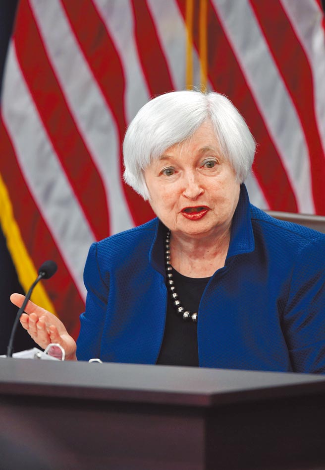 美国财长叶伦18日接受财经新闻频道CNBC访问时表示，美国将暂时保留川普政府时期，对中国的惩罚性关税，但会在全面审视之后，再决定下一步。（新华社）