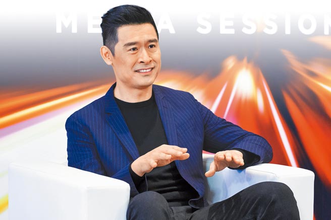 KYMCO董事长柯胜峯认为随着电动车的发展，个人交通工具史上出现最重大的转变，有更多人愿意投入电动车怀抱，为推动地球环保与都市绿能而努力。（本报资料照片）