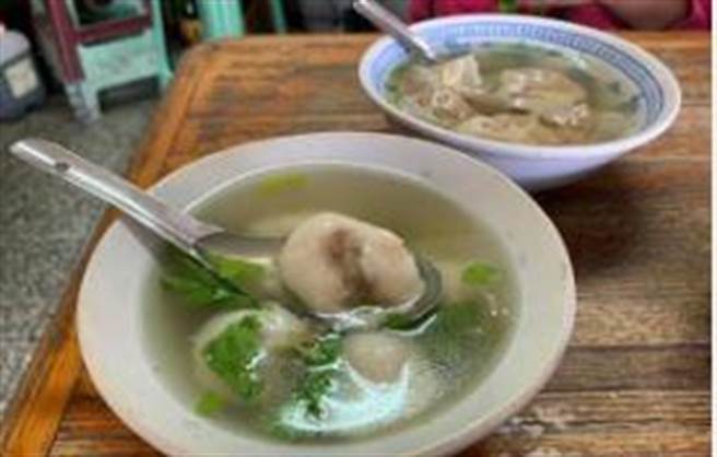 台南市国华街一间知名老店遭民眾爆料，将客人吃剩的咸汤圆再次回锅贩售。（翻摄爆料公社网站）