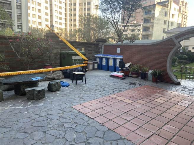 警方獲報後，現場拉起封鎖線採證，逐一探訪樓層，進一步調查釐清發生原因中。（民眾提供／陳世宗台中傳真）