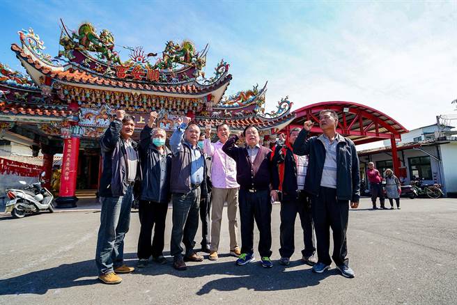 五結鄉農會改選出現21張無效票，引起候選人們反彈、抗議，訴求這些選票應是有效票。（李忠一攝）