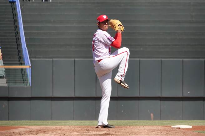 「龍狀元」王維中今天在自辦熱身賽先發2局，面對6打者無失分，另有3次三振。（毛琬婷攝）