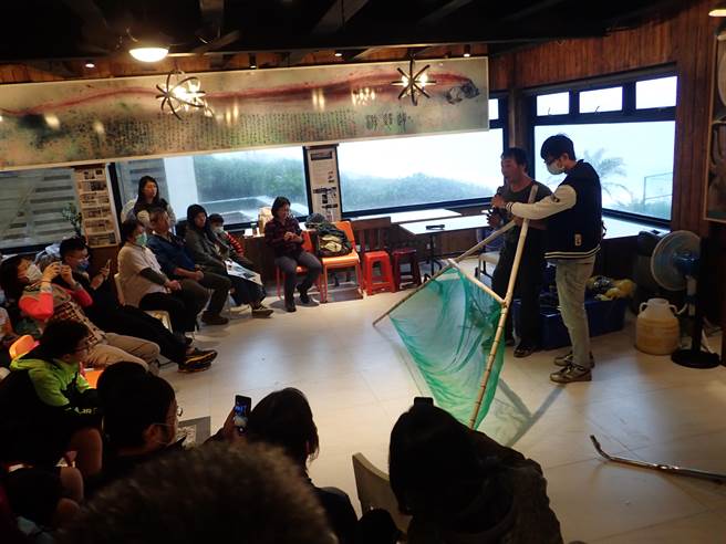 花莲溪出海口是洄游鱼类连结陆地与海洋的重要脐带，花莲县府邀请台湾大学渔科所所长、财团法人台湾区鳗鱼发展基金会董事韩玉山，分享鳗鱼研究的点滴与鳗苗捕捞的歷史。（花莲县府提供／罗亦晽花莲传真）