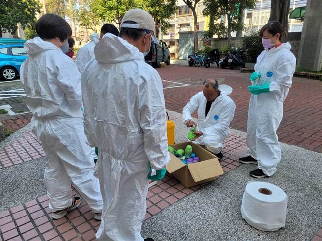 大甲高中在开学前一天进行校园大消毒。（大甲高中提供／陈淑娥台中传真）