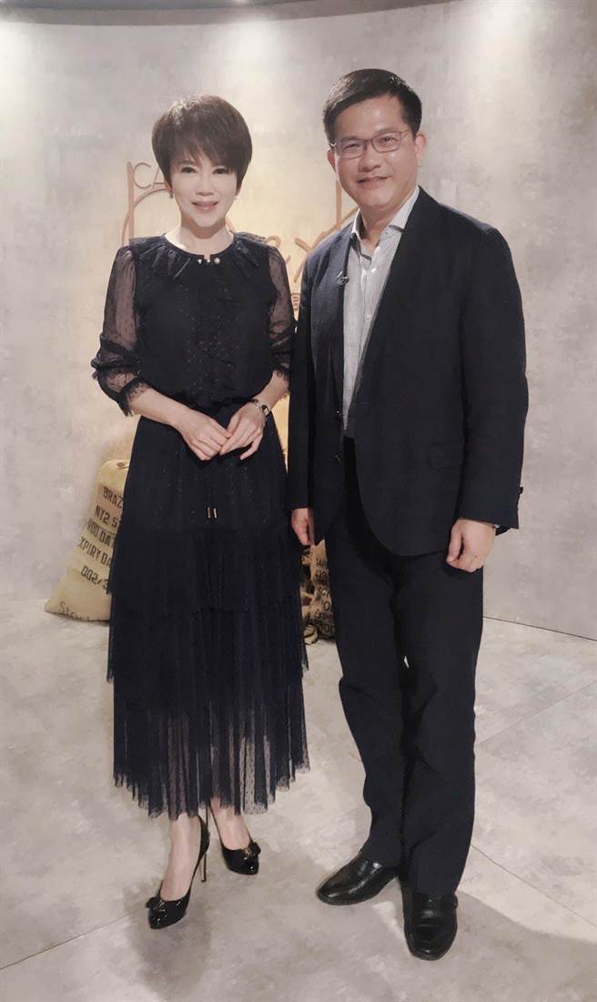 交通部长林佳龙日前接受「我是救星」专访，节目于21日播出。（图／摘自林佳龙脸书）