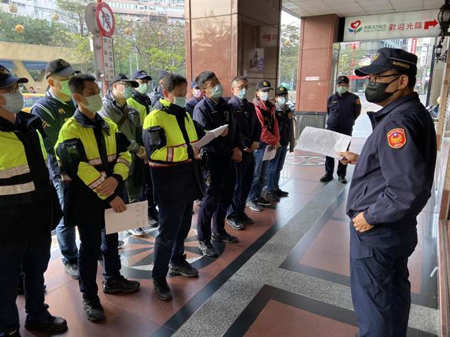 新北市警局投入大批警力，维护选务工作顺利。（新北市警察局提供）