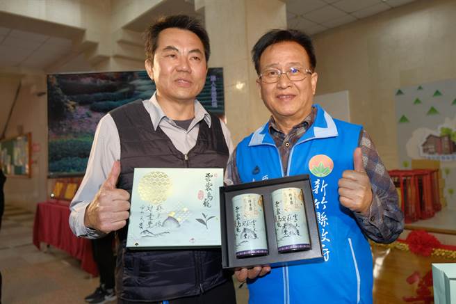 新竹縣農會總幹事劉德威（左）。（羅浚濱攝）