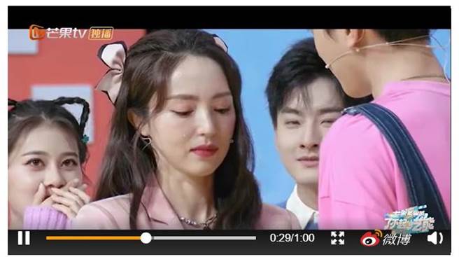 董璇精彩挑战10秒落泪。（图／取材自新浪综艺微博）