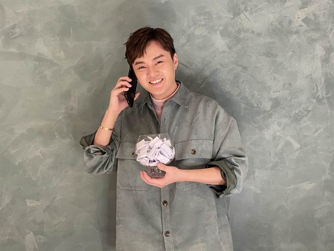 許富凱開直播節目向粉絲拜年。（凱聲影藝提供）