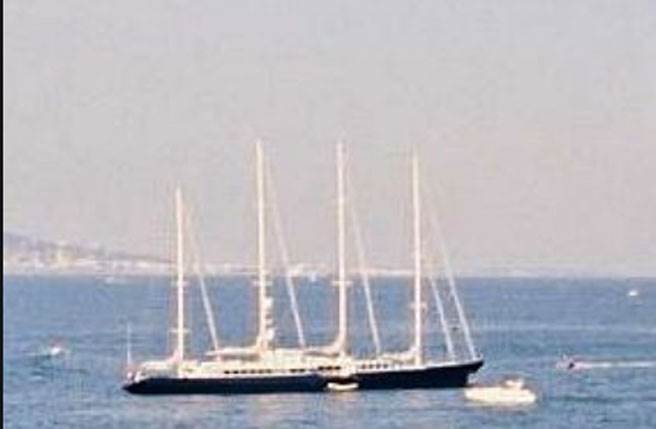 价值超过新台币2亿元的帆船游艇Phocea号（现称Enigma号）日前起火后，已在马来西亚近海沉没。(图/维基百科)