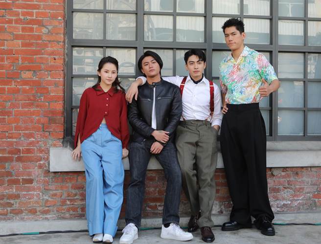 宋柏纬、罗士齐、卢以恩、朱轩洋到西门红楼踩点。（公视、myVedio提供）