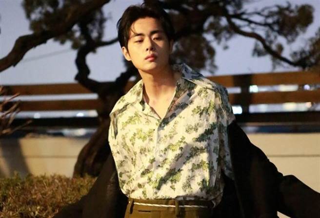 趙炳圭因演出韓劇《驅魔麵館》男主角爆紅。(圖/翻攝自趙炳圭IG)