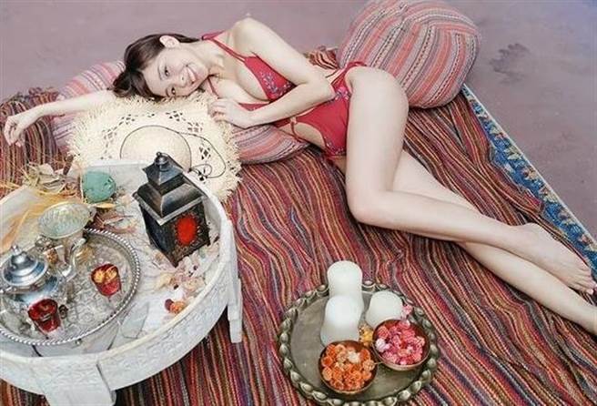 夏乙薇臉蛋甜美、身材高挑惹火。(圖/翻攝自夏乙薇IG)