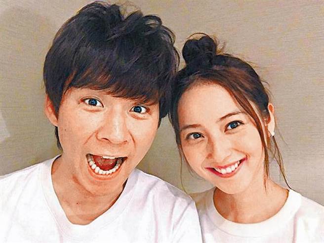 佐佐木希对腥夫渡部建不离不弃。（摘自网路）