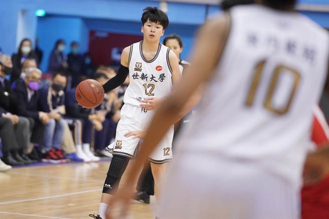 世新林蝶今对台师大进帐15分、8篮板，10分在第4节获得。（大专体总提供）