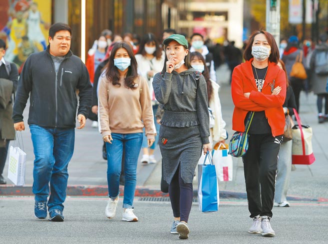 2021年开年外资来台就呈现衰退。图为补班日的星期六。(季志翔摄)