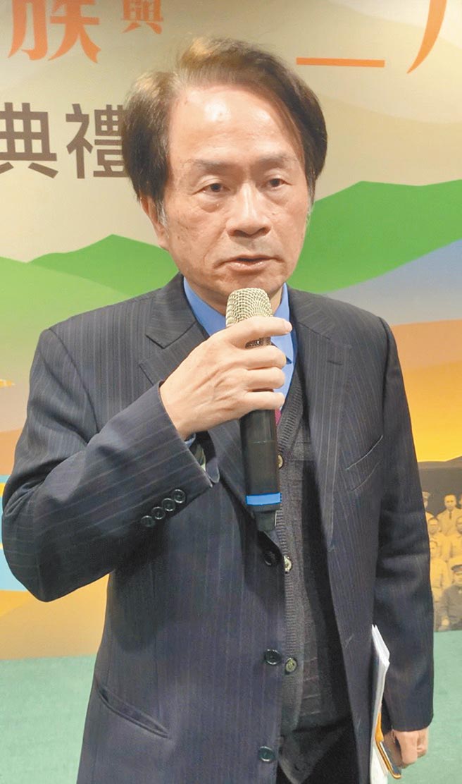 国史馆长陈仪深19日表示，台湾文献馆典藏总督府檔案、台湾省政府珍贵资料和许多有价值的文物，文献馆的价值不容轻易抹杀。（廖志晃摄）