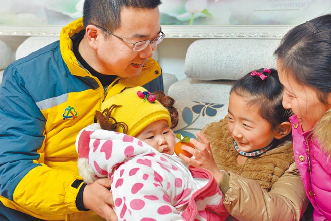 大陸東北三省人口負成長嚴重，近日東北是否完全開放生育政策引起討論。（新華社）
