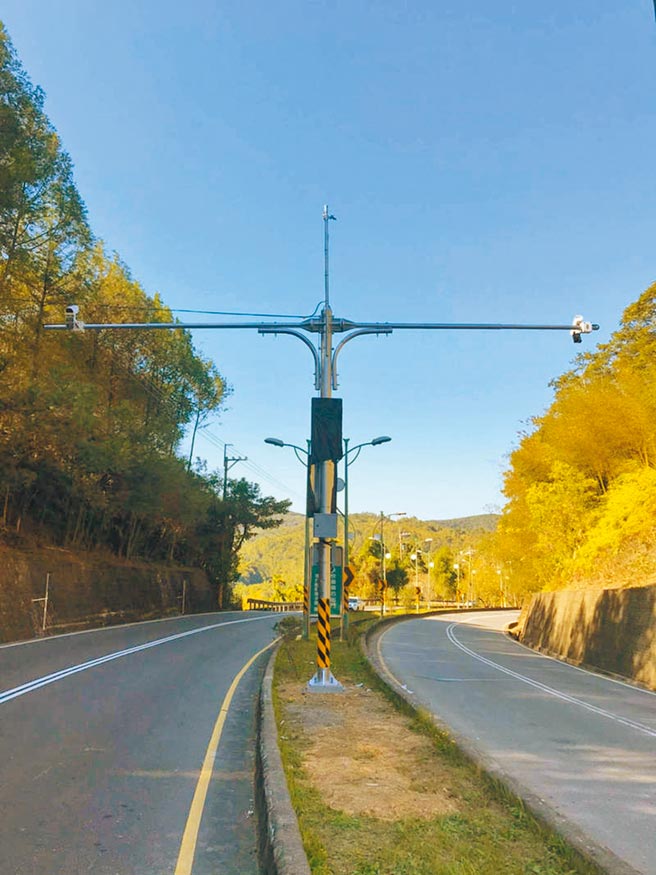 台21线埔里镇桃米坑路段，行驶车辆经常在下坡路段超速，南投交通队已规划区段测速设备，近期将上路，初期亦有交通宣导期。（南投县警局交通队提供／黄立杰南投传真）