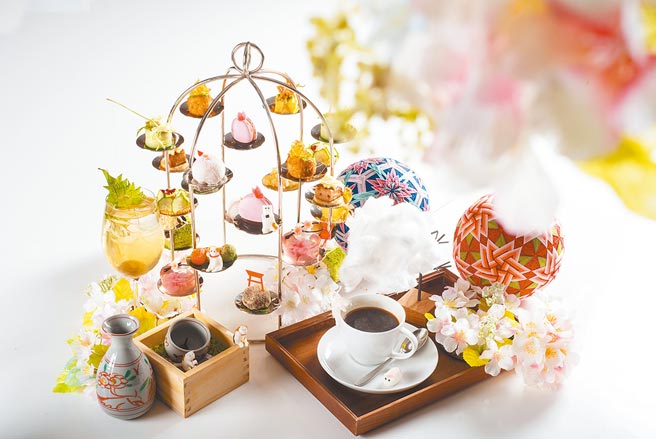 台北六福萬怡酒店的春季雙人鳥籠下午茶充滿日本櫻花風，還有超萌翻糖小貓出沒於茶點間。       （六福旅遊集團提供）