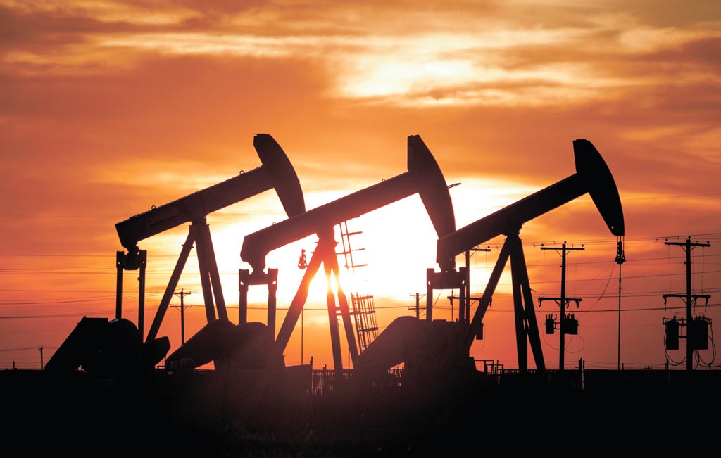 過去一周斷水斷電已造成德州產油重鎮作業停擺，估計當地原油日產量損失高達400萬桶。圖／美聯社