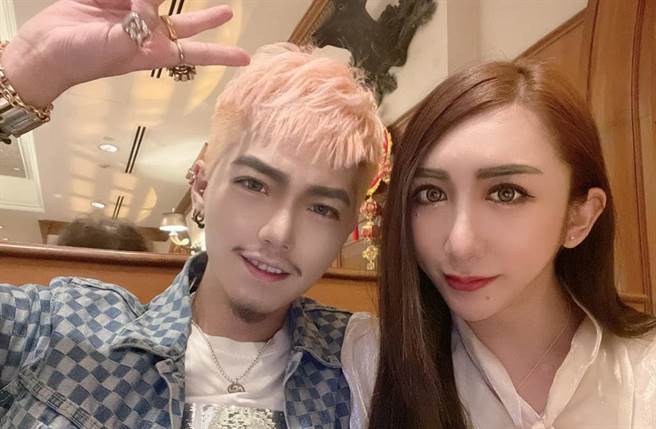 罔腰至今都还没上传妈妈手册，孕事引发各界关注。（图／取材自罔腰脸书）