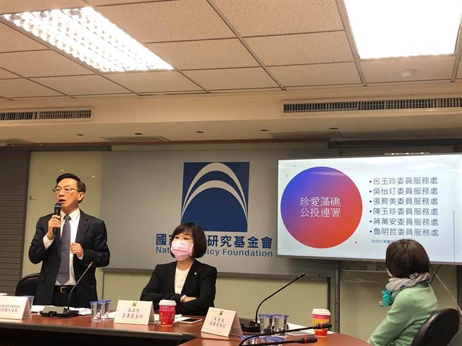 前立委陳宜民（左）、藍委呂玉玲（中）、吳怡玎（右）。（周毓翔攝）