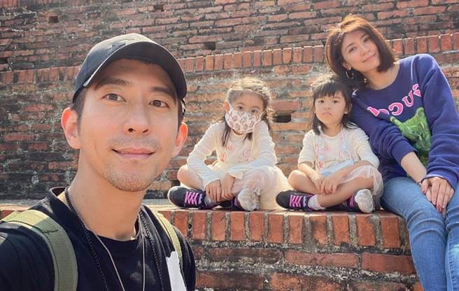 贾静雯近日和其他5名明星家庭一起到台南郊游。（图／FB@贾静雯）