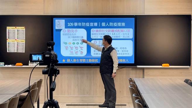 彰化高中線上開學典禮，師生進棚成為直播主。（彰化高中提供／吳敏菁彰化傳真）