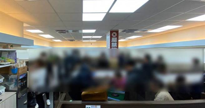 北市內湖區成功路某間棋牌休閒館，從事不法賭博牟利，警方經長期蒐證，本月20日持搜索票入內逮人。（圖／翻攝畫面）