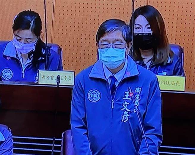 「不想打也不能強迫！」衛生局長王文彥坦言防疫力與安全性還要一段時間評估觀察。(蔡依珍攝)