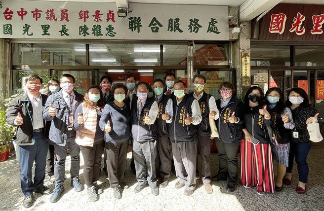 市議會民政委員會包括秘書處、民政局等10個局處機關首長，22日前往拜訪市議員邱素貞，聽取建言與爭取支持。（市議員邱素貞服務處提供／陳世宗台中傳真）