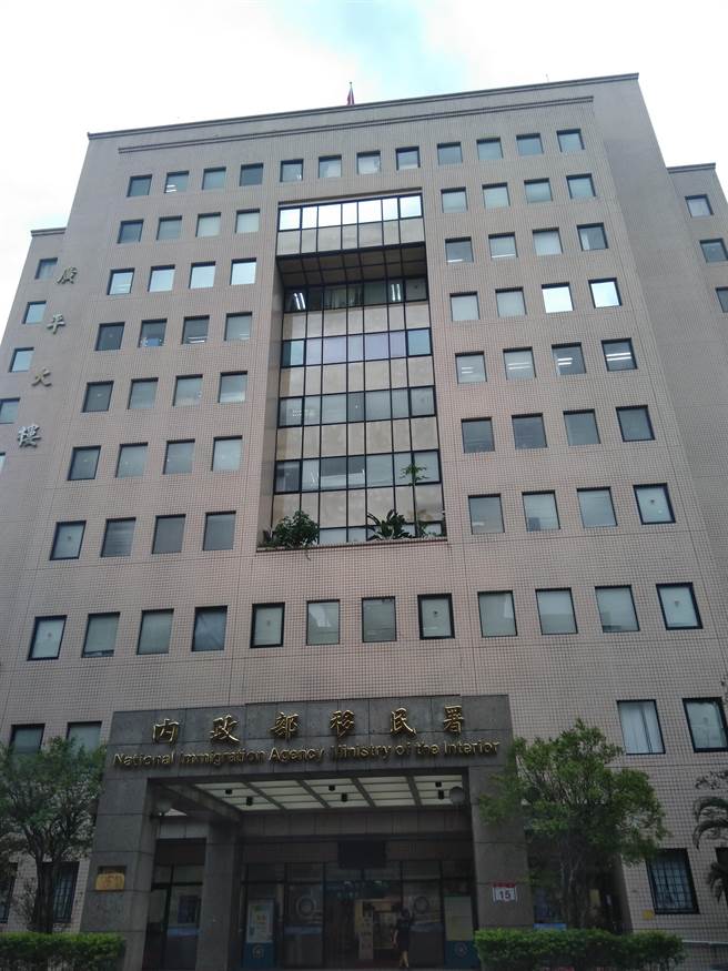 印尼籍3名逾期居留員工今上午由立委、國際勞工協會到移民署陳情，移民署考量預期天數已經超過300天，尚未同意予以通融。（圖：移民署提供）
