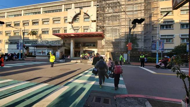 瑞芳警分局今执行护童勤务。（新北市瑞芳警分局提供）