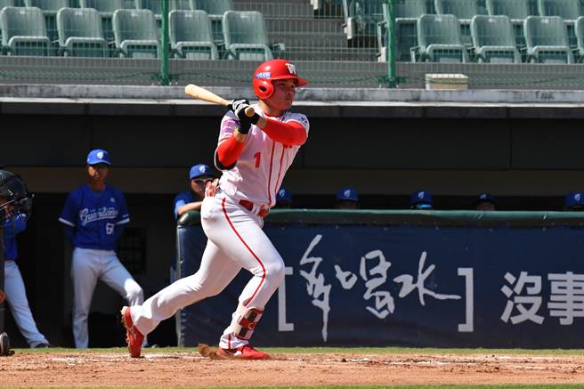 味全龙林孝程21日在与富邦悍将自办热身赛中开轰。（味全龙提供）