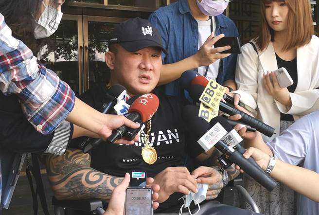 网红「馆长」陈之汉直播飙骂综艺天王吴宗宪「屁都不如」，吴提起刑事附带民事诉讼，认为馆长被判拘后仍在直播上嘲讽，没有悔意，今追加求偿到200万元。（本报资料照片）