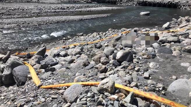 警方在谷川大桥下寻落坠谷男子遗体，已经明显死亡。(警方提供)