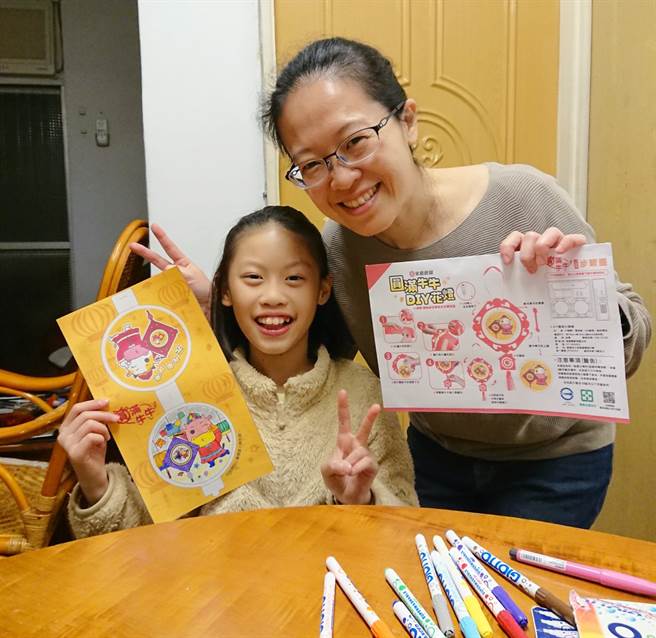 家长透过DIY花灯过程，建立更多与亲子互动的温馨时刻。(图/永庆房屋提供)