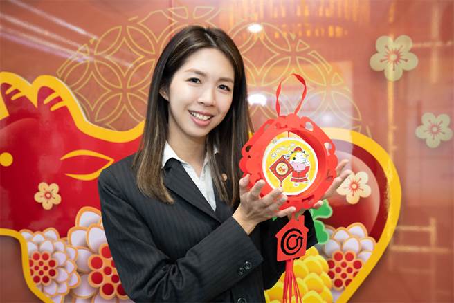 2月24日至3月1日至永庆双北任一门市预约赏屋即可获得「圆满牛牛花灯」。(图/永庆房屋提供)